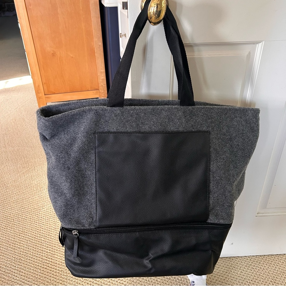 DSW Black and Gray Duffel Bag with Structured Design